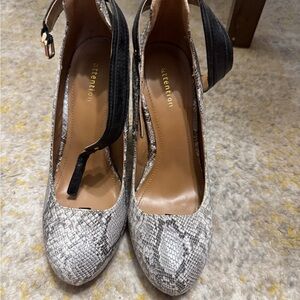 Attention Black and Gray High Heels with Snakeskin Pattern